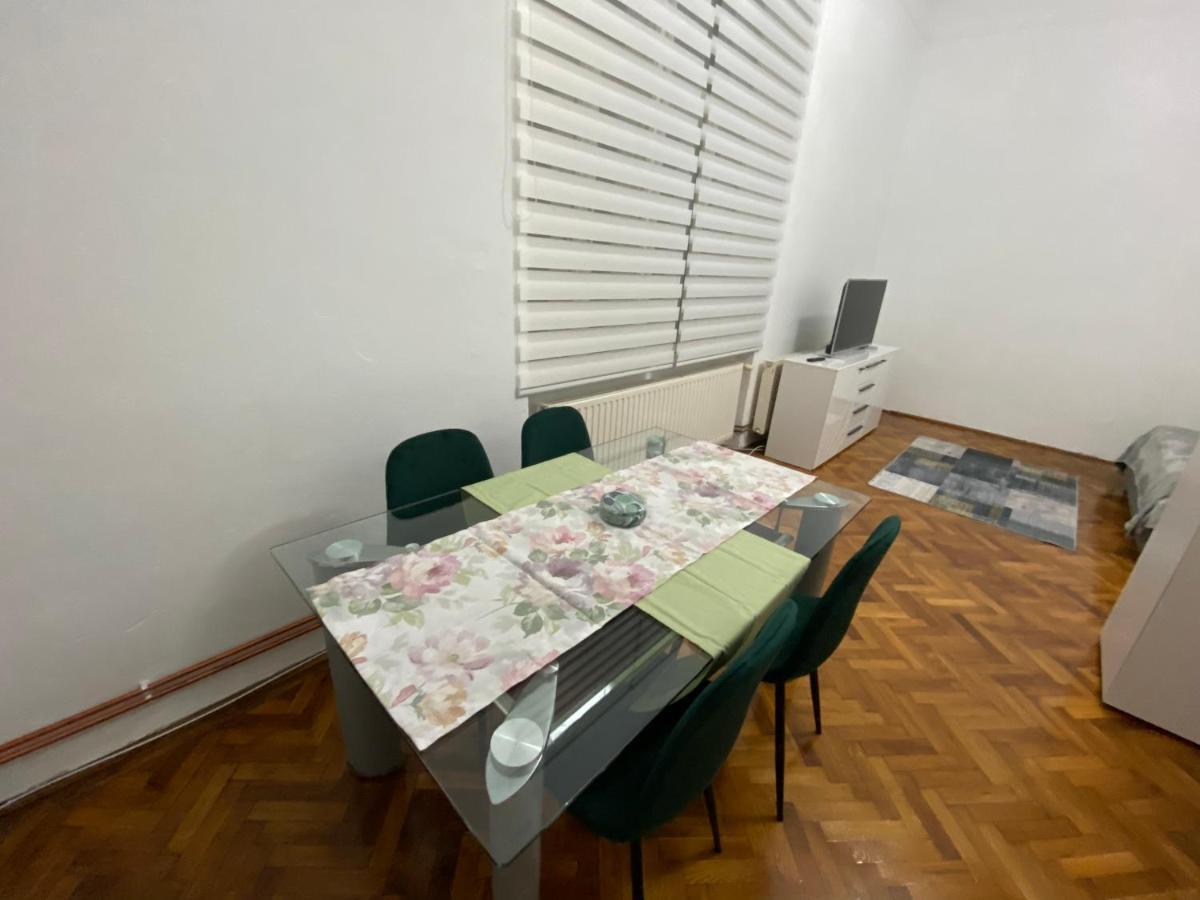 Apartament super central cu parcare privata Apartment Arad Exterior foto