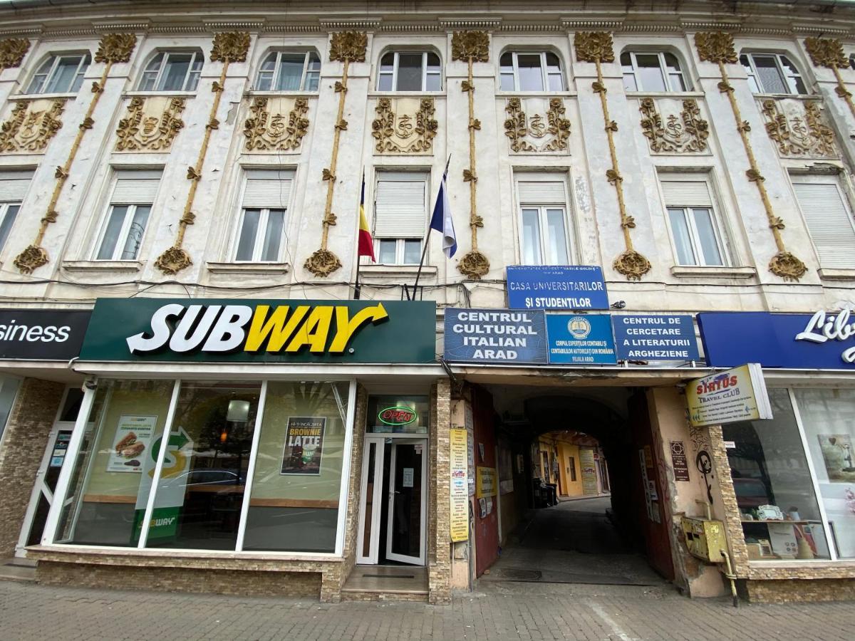 Apartament super central cu parcare privata Apartment Arad Exterior foto